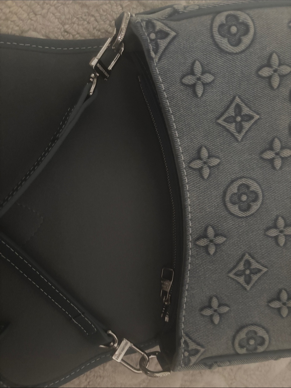 Denim bag with magnetic closure and outside pocket for Cell Phone. - Picture 7 of 7